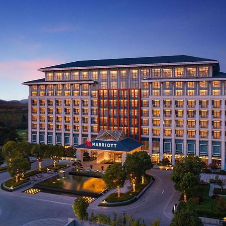 Wuxi Marriott Hotel Lihu Lake Exterior photo